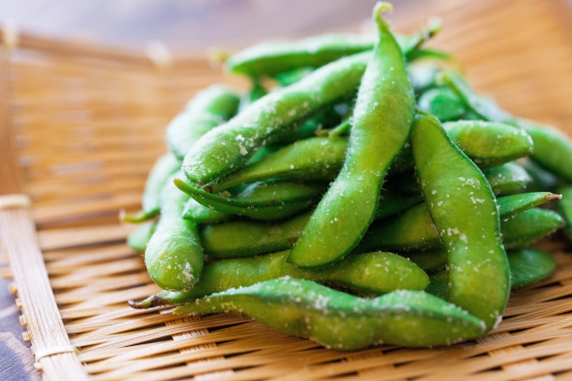 メチオニンとビタミンB１の塊がある枝豆のイメージ画