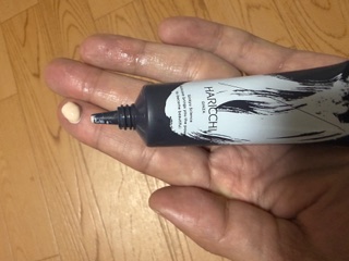 スキンベールプライマーのクリーム色の画像