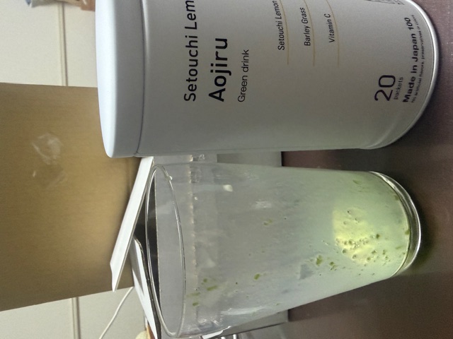 瀬戸内レモン青汁を牛乳に入れて飲み終わった画像