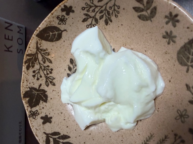 瀬戸内レモン青汁を無糖ヨーグルトに入れる前画像